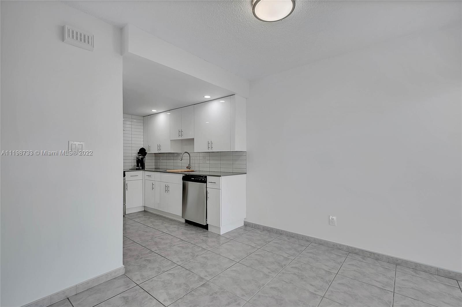 11547 Southwest 109th Road, Unit 26Z Miami, FL 33176 - Photo 6 of 46 Gallery Image 6