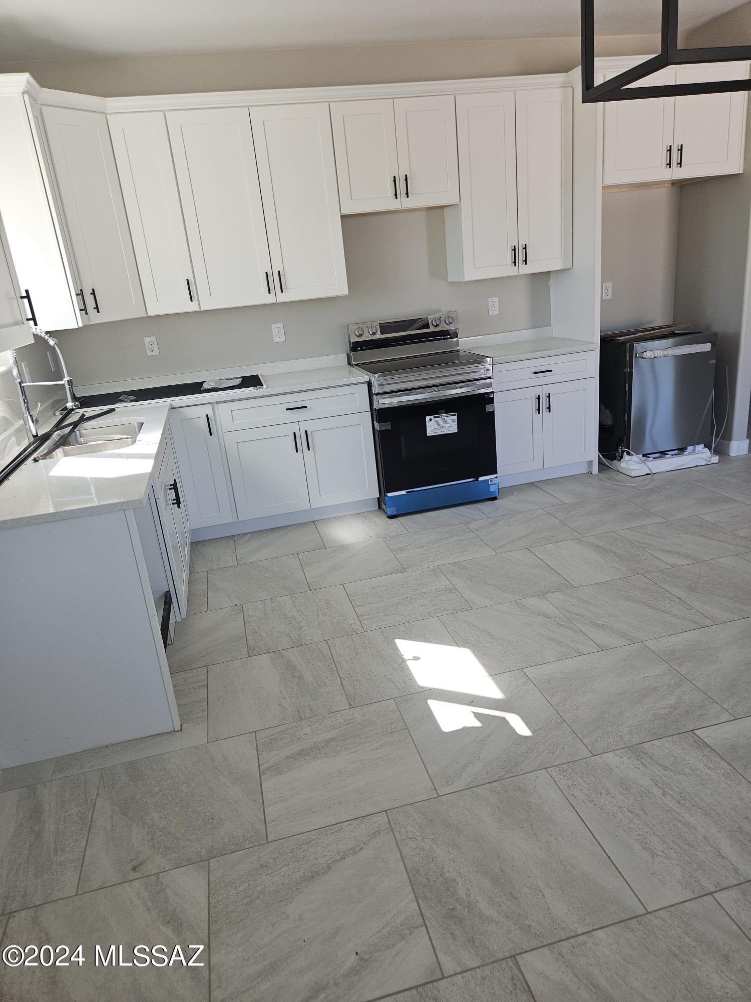 130 Valencia Court Rio Rico, AZ 85648 - Photo 4 of 16