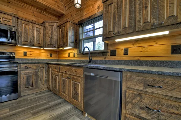 $3,300 | 250 Wolf Crk Mountain Road, Mineral Bluff, GA 30559