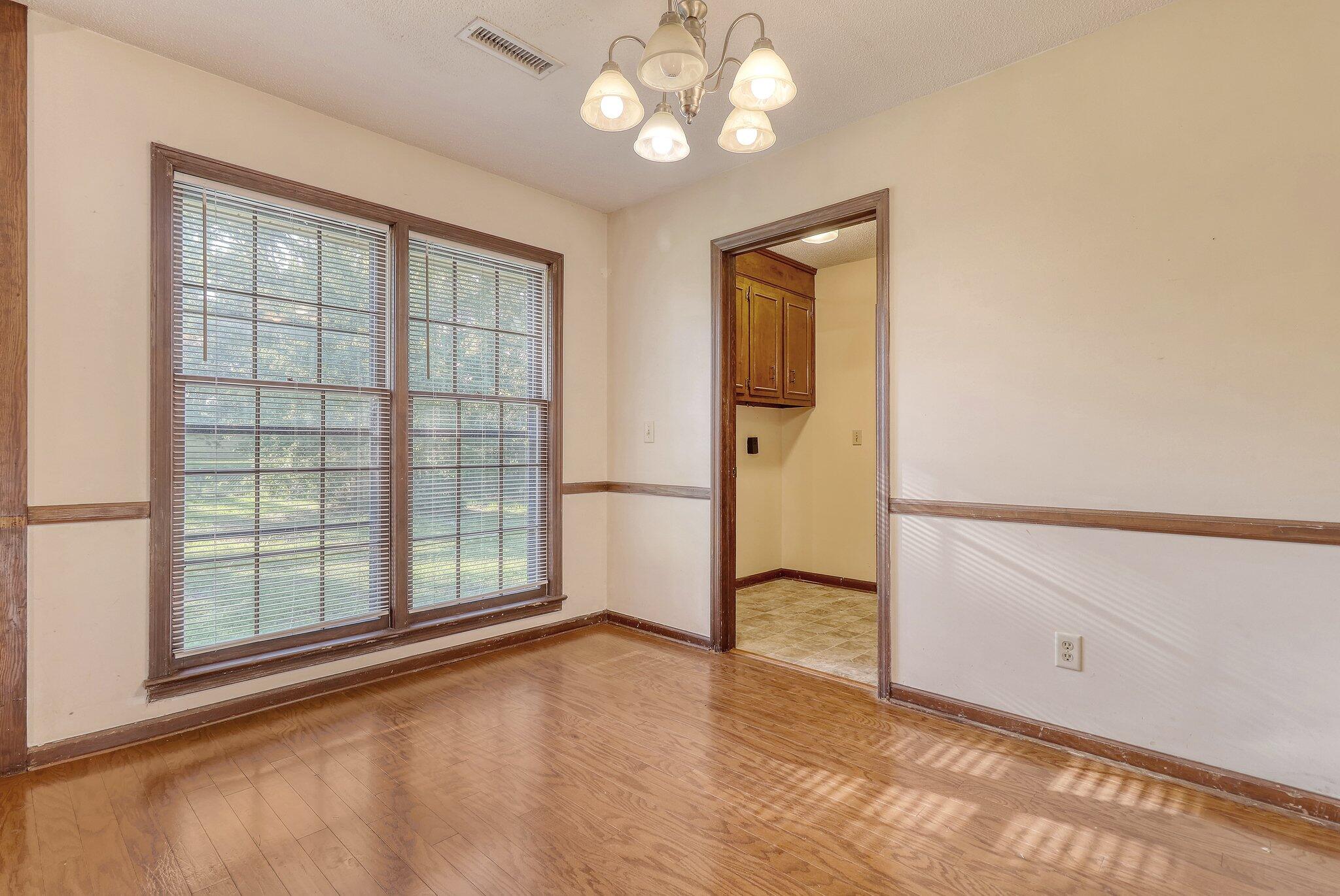 522 Longleaf Road Summerville, SC 29486 - Photo 14 of 31 13-web-or-mls-CREM_522 Longleaf_013