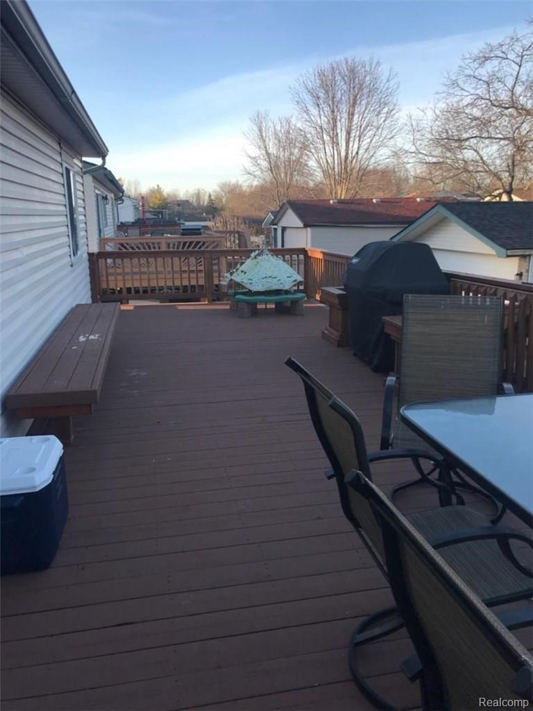 32151 Covington Road Rockwood, MI 48173 - Photo 27 of 30 DECK (2).jpg