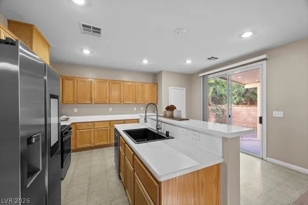$595,000 | 121 Pettswood Drive, Henderson, NV 89002
