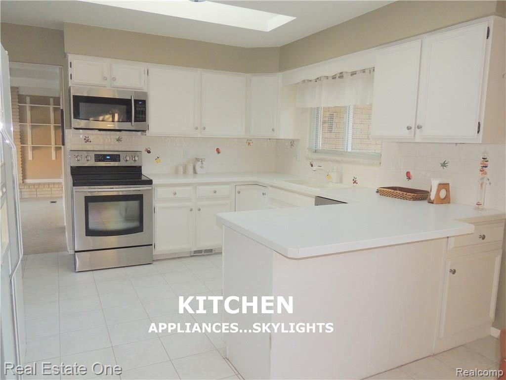 767 Baylor Road Rochester, MI 48309 - Photo 8 of 22 DSCN5969.JPG--KITCHEN