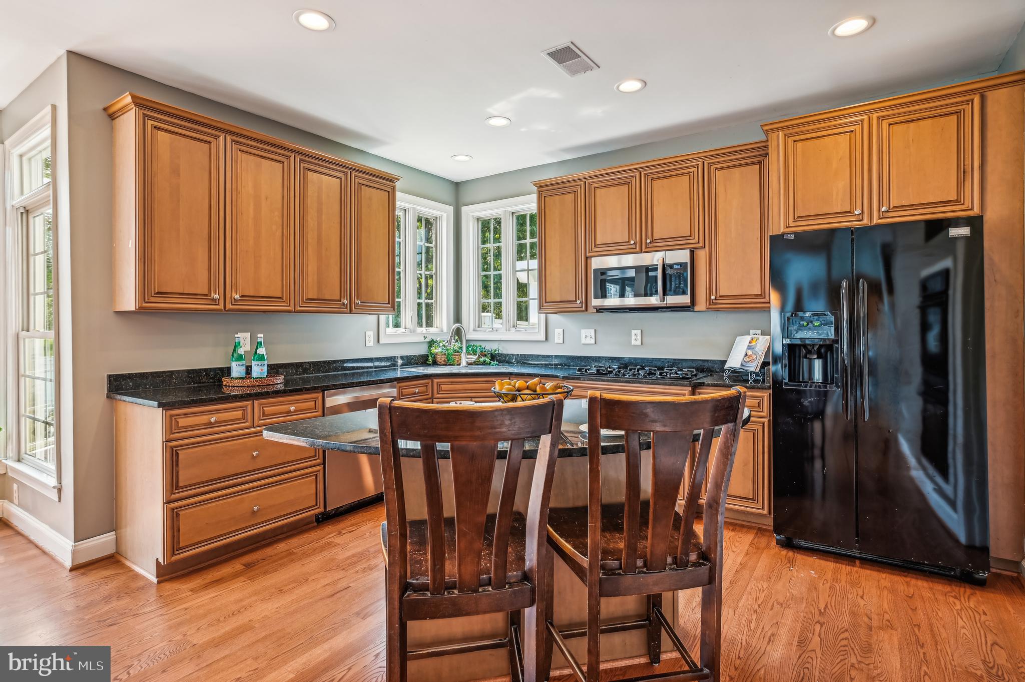 716 Caleb Lane Annapolis, MD 21401 - Photo 11 of 44 Kitchen Island with Seating