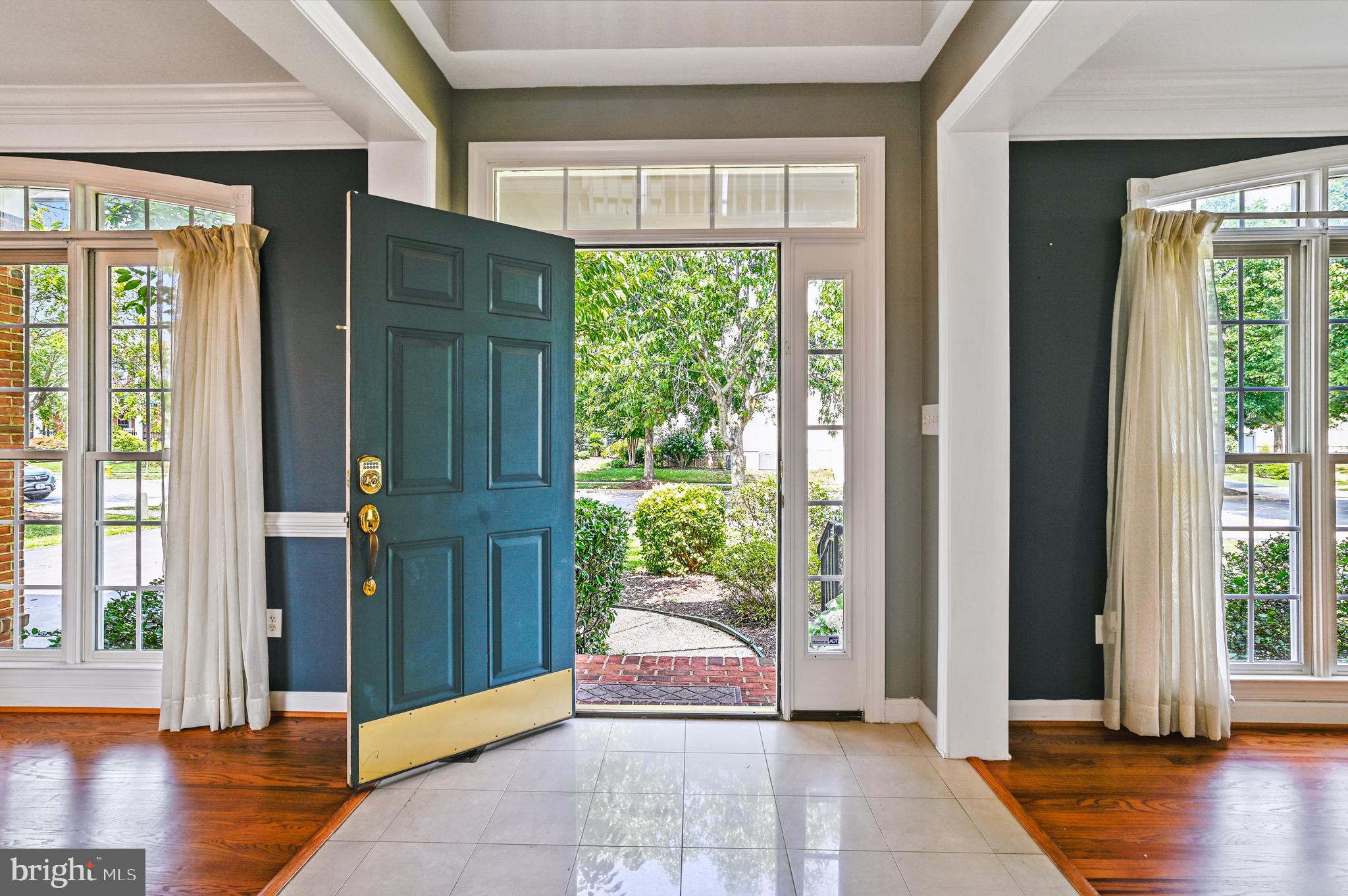 716 Caleb Lane Annapolis, MD 21401 - Photo 2 of 44 Spacious Foyer