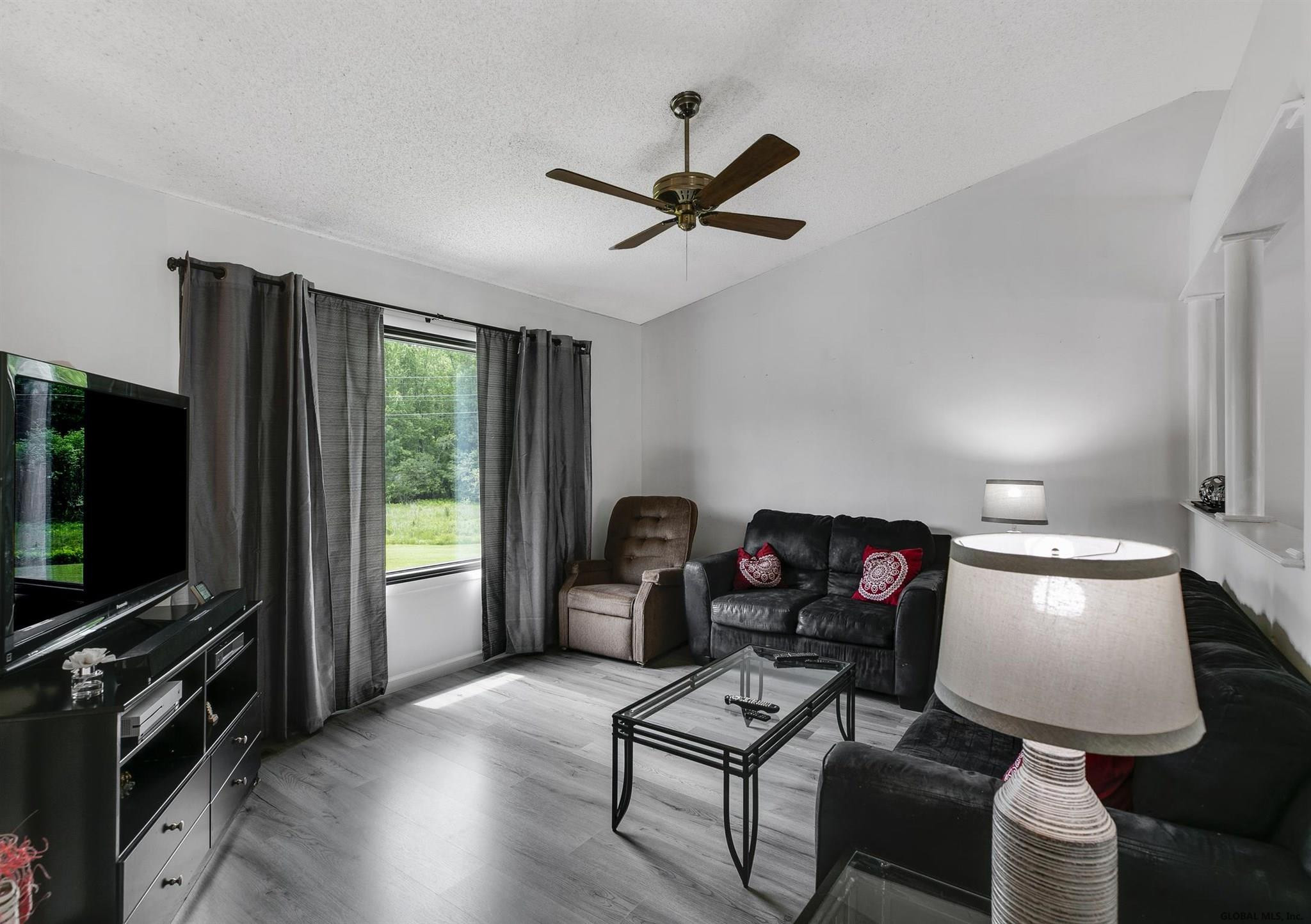 205 Morris Road Colonie, NY 12303 - Photo 4 of 33 Photo 4