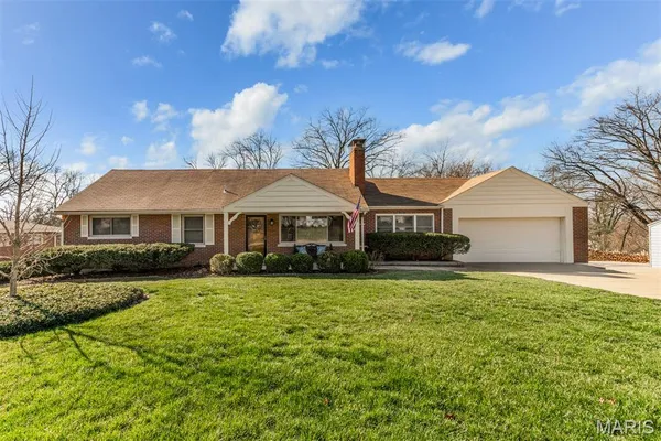 $620,000 | 12 Winslow Lane, Des Peres, MO 63131