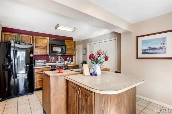 $620,000 | 12 Winslow Lane, Des Peres, MO 63131