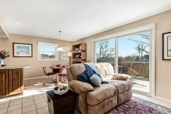 $620,000 | 12 Winslow Lane, Des Peres, MO 63131