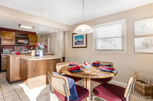 $620,000 | 12 Winslow Lane, Des Peres, MO 63131