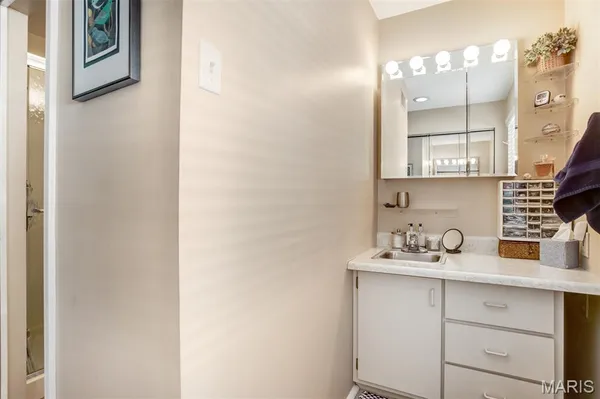 $620,000 | 12 Winslow Lane, Des Peres, MO 63131