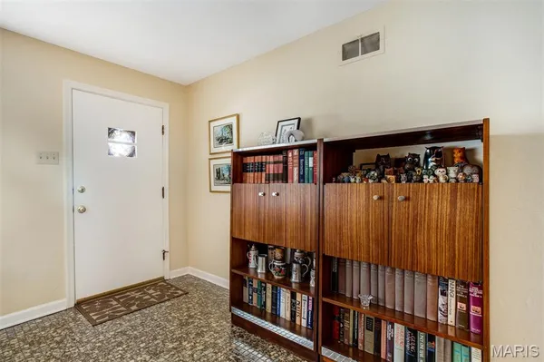 $620,000 | 12 Winslow Lane, Des Peres, MO 63131