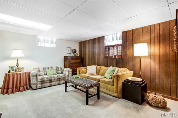 $620,000 | 12 Winslow Lane, Des Peres, MO 63131