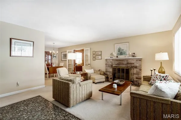 $620,000 | 12 Winslow Lane, Des Peres, MO 63131