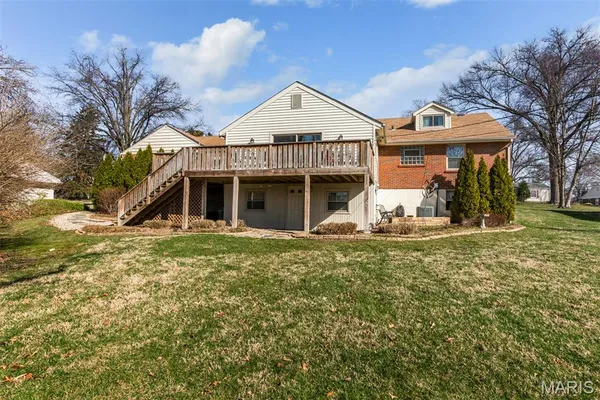 $620,000 | 12 Winslow Lane, Des Peres, MO 63131