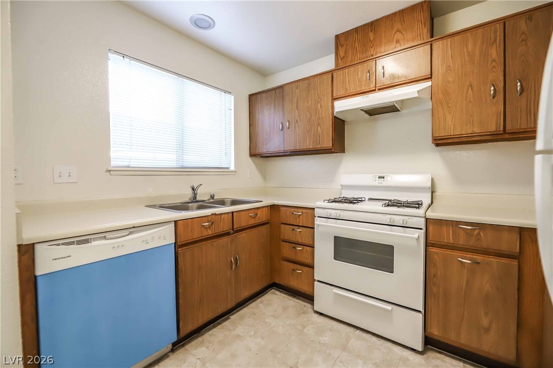 566 Kristin Lane Henderson, NV 89011 - Photo 6 of 16