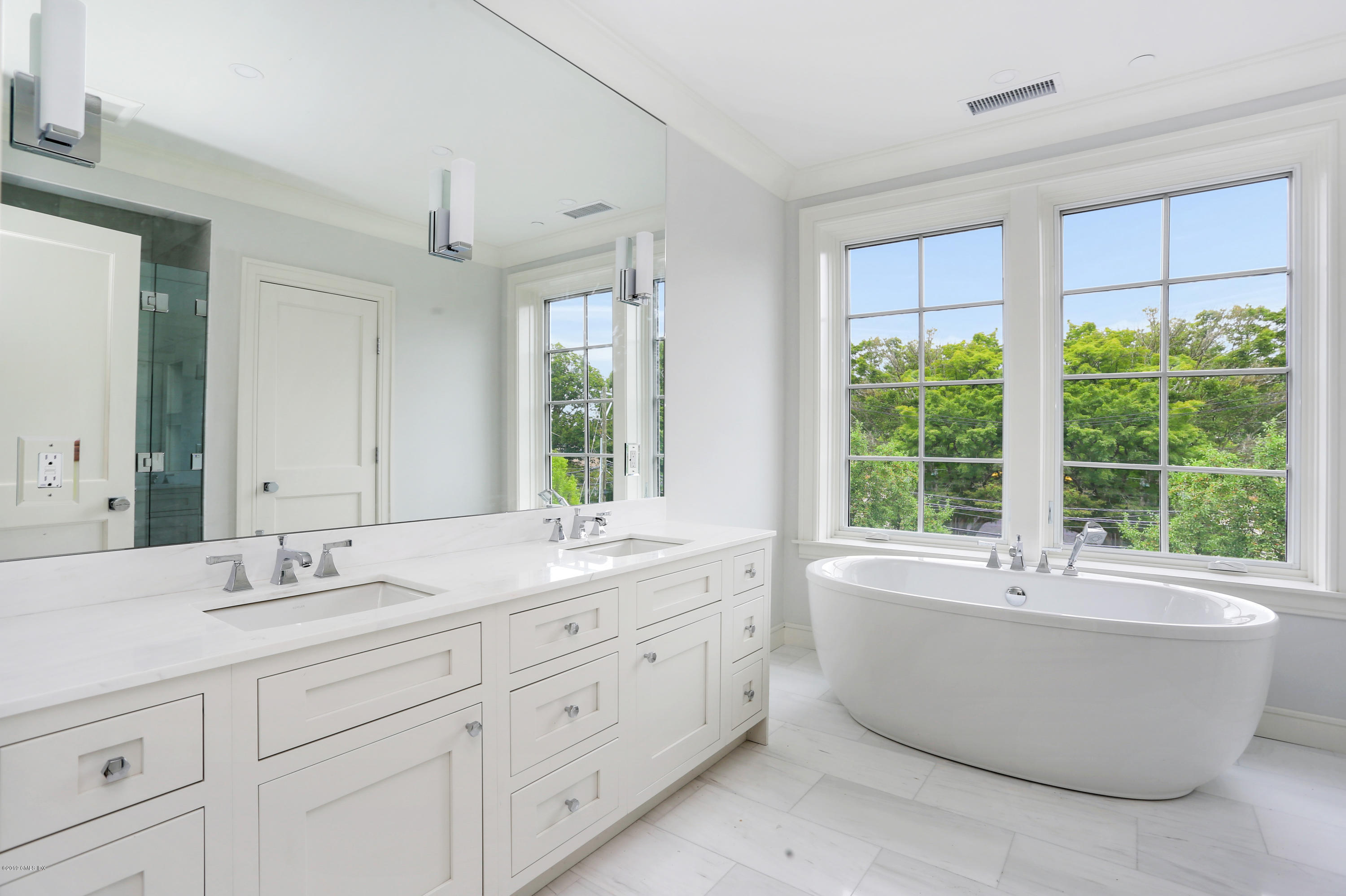 70 Sound View Drive, Unit PH WEST Greenwich, CT 06830 - Photo 8 of 16 a bathroom with a large tub sink and window