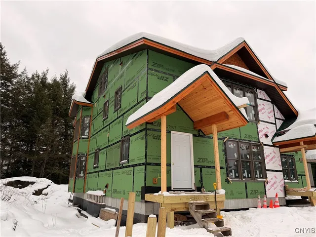 $1,499,900 | 63 Rocky Point Circle, Inlet, NY 13360