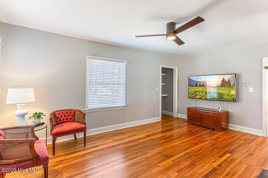 803 North Chestnut Street Aberdeen, NC 28315 - Photo 3 of 31 Living Room