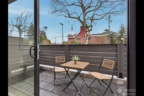 2806 West Dravus Street Seattle, WA 98199 - Photo 17 of 18