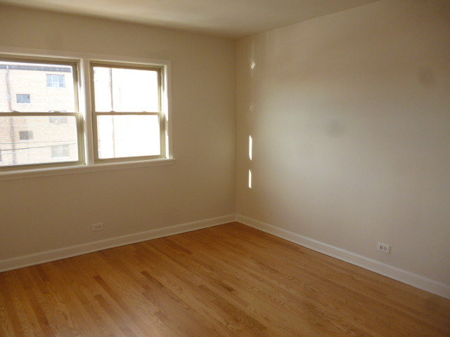 7530 North Ridge Boulevard, Unit 3W Chicago, IL 60645 - Photo 13 of 23 an empty room with a window