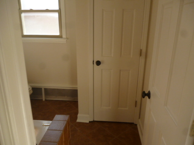 7530 North Ridge Boulevard, Unit 3W Chicago, IL 60645 - Photo 16 of 23 a bathroom with a window