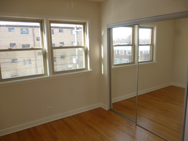7530 North Ridge Boulevard, Unit 3W Chicago, IL 60645 - Photo 20 of 23 an empty room with windows