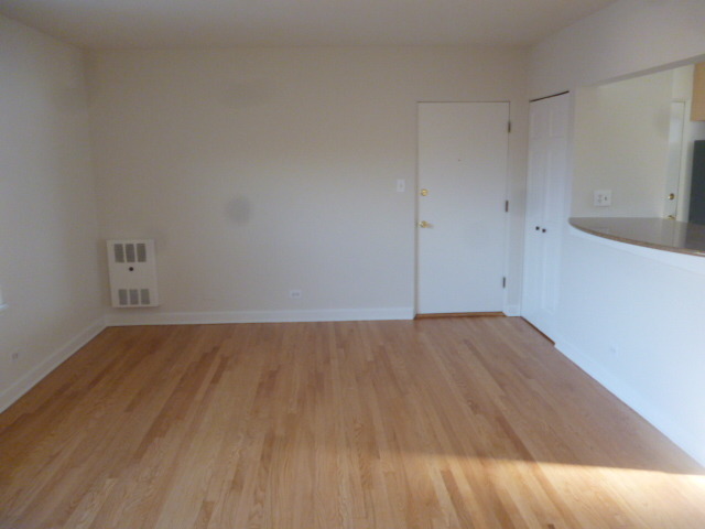 7530 North Ridge Boulevard, Unit 3W Chicago, IL 60645 - Photo 6 of 23 a view of an empty room