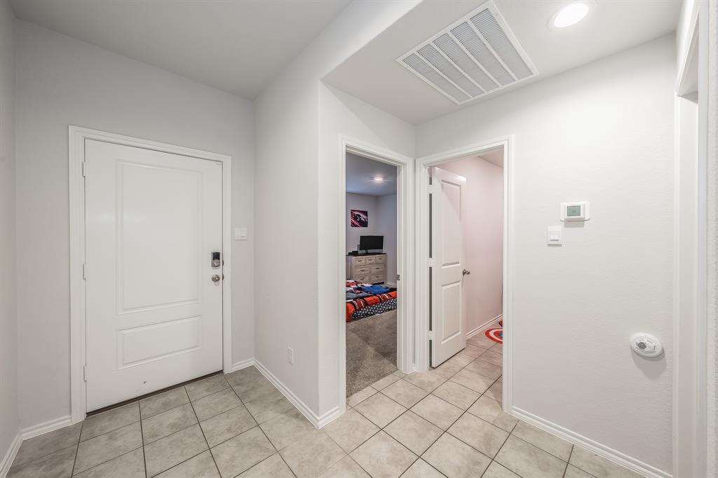 508 Bronze Circle West Springtown, TX 76082 - Photo 13 of 37