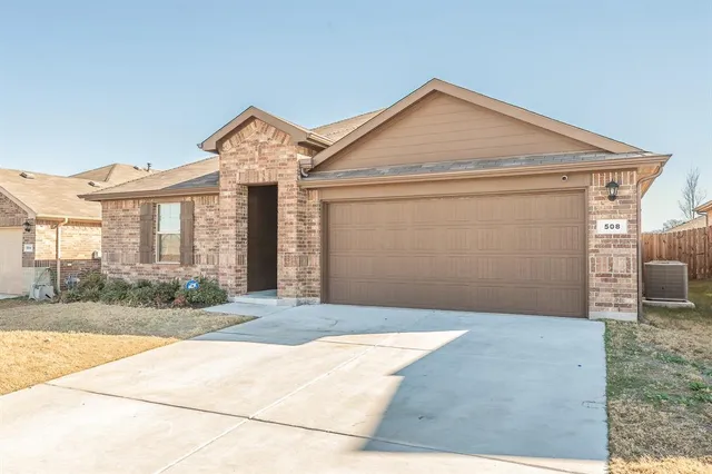 $307,000 | 508 Bronze Circle West, Springtown, TX 76082
