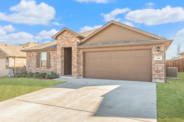 $307,000 | 508 Bronze Circle West, Springtown, TX 76082