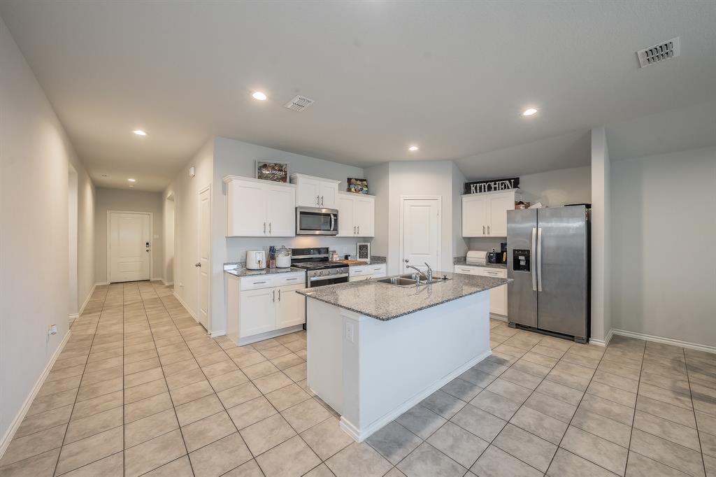 508 Bronze Circle West Springtown, TX 76082 - Photo 7 of 37