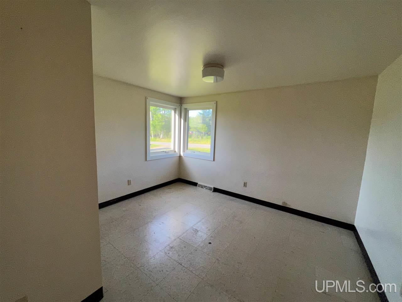 156 Hamnar Road Iron River, MI 49935 - Photo 8 of 10