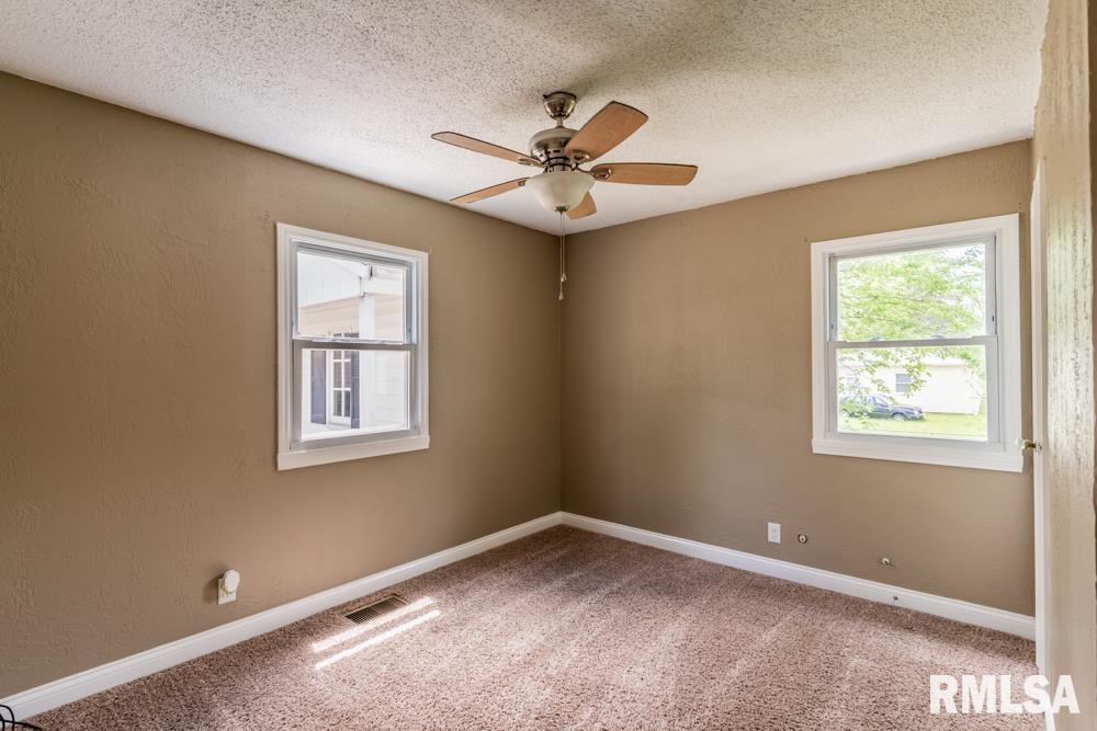 926 West Ridgemont Road Peoria, IL 61614 - Photo 9 of 23 Gallery Image 9