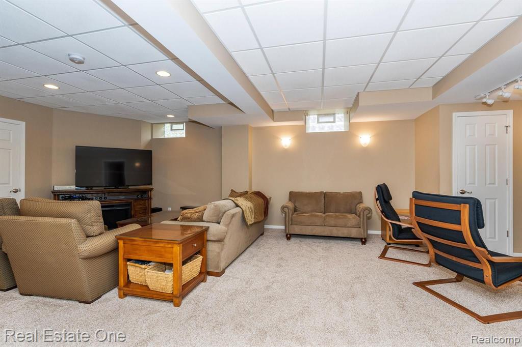 1177 Chesapeake Rochester Hills, MI 48307 - Photo 50 of 63