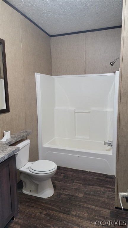 129 Locust Drive Bracey, VA 23919 - Photo 14 of 27 a bathroom with a toilet and a bathtub