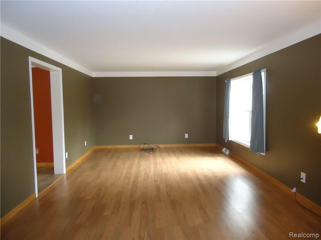 4179 Quick Road Holly, MI 48442 - Photo 12 of 27 living room 1.JPG