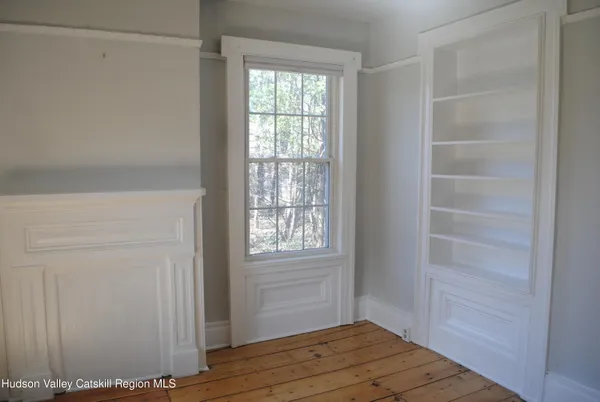 $475,000 | 222 Broadway, Port Ewen, NY 12466