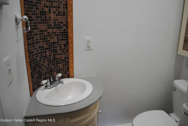 $475,000 | 222 Broadway, Port Ewen, NY 12466