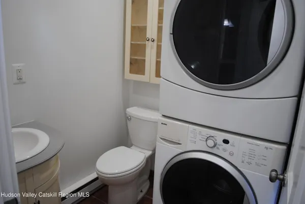 $475,000 | 222 Broadway, Port Ewen, NY 12466