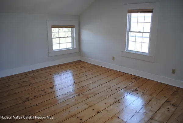 $475,000 | 222 Broadway, Port Ewen, NY 12466