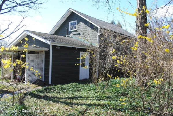 $475,000 | 222 Broadway, Port Ewen, NY 12466