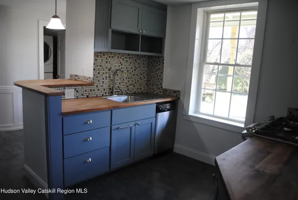 $475,000 | 222 Broadway, Port Ewen, NY 12466