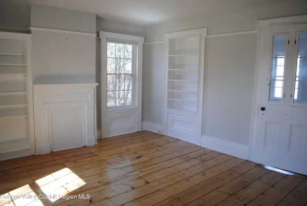 $475,000 | 222 Broadway, Port Ewen, NY 12466