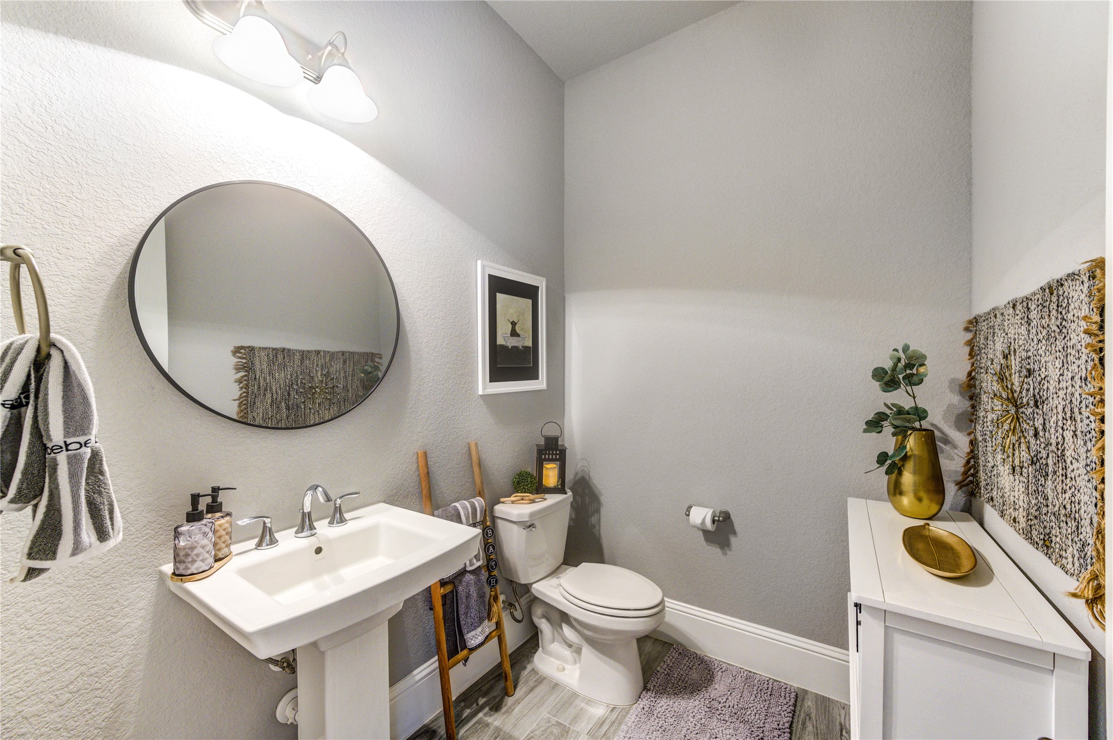 2160 Rope Maker Road Conroe, TX 77384 - Photo 17 of 43 Half bathroom - Very rare and convenient in a 1 story house