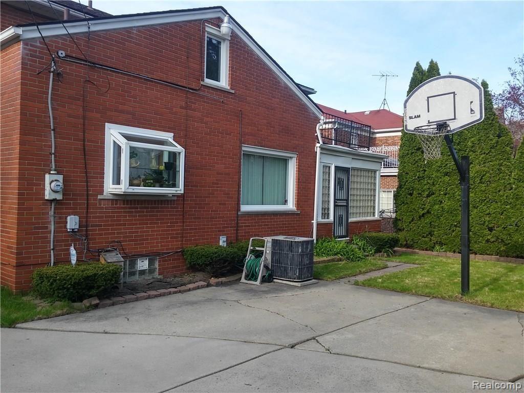 3361 Sherbourne Road Detroit, MI 48221 - Photo 3 of 17 Rear