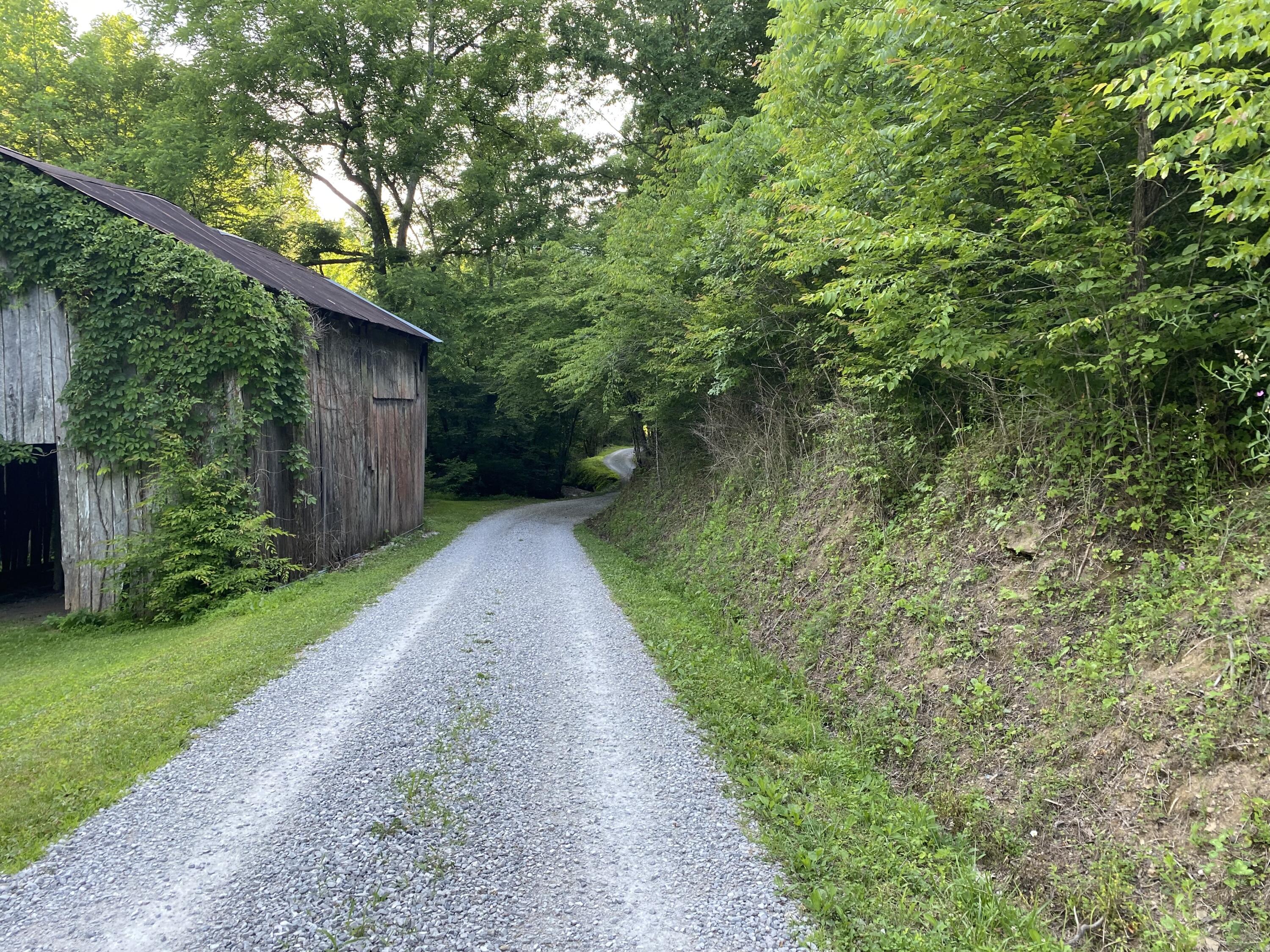 2222 High Knob Road Manchester, KY 40962 - Photo 3 of 9 IMG-2145