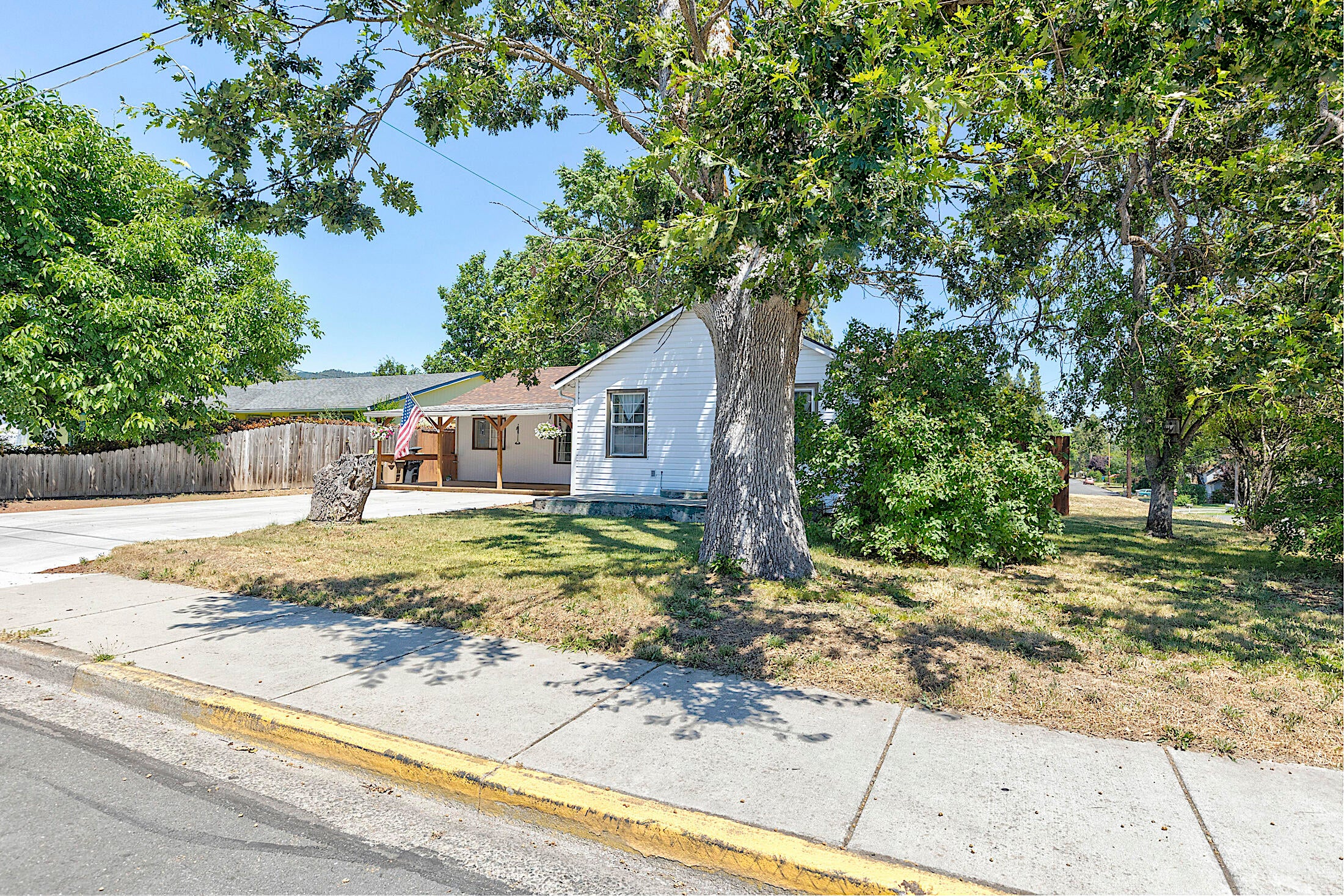235 Southwest High Street Grants Pass, OR 97526 - Photo 3 of 28 0R1A8424_5_6_7_8