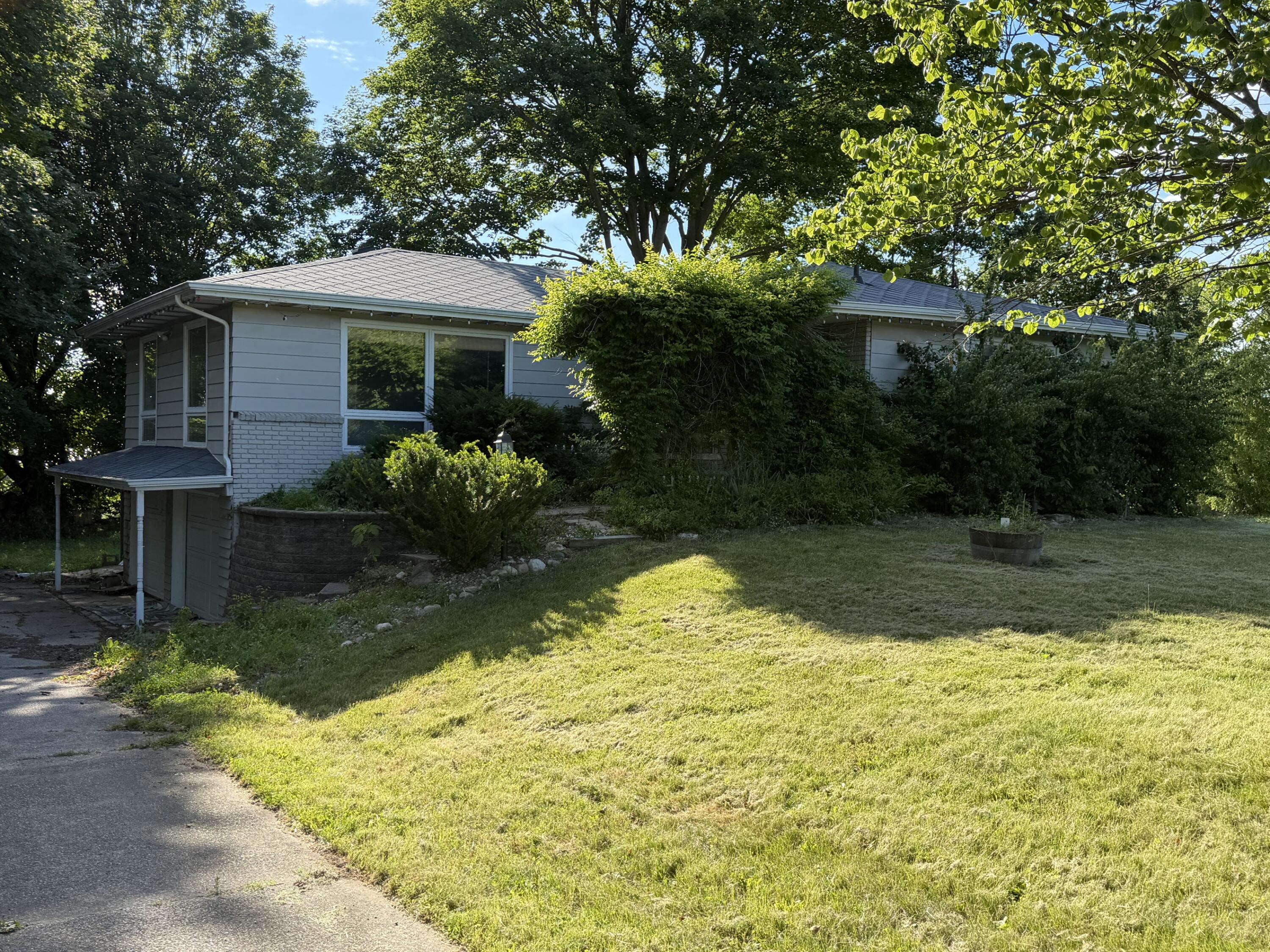 16734 Rynearson Street Buchanan, MI 49107 - Photo 1 of 18 IMG_1134