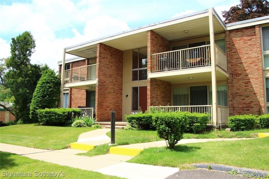 4045 West Maple Road, Unit 101 Bloomfield Hills, MI 48301 - Photo 1 of 16 Building Entrance